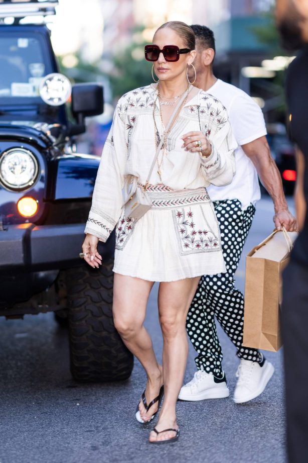 Jennifer Lopez - Photographed going out for shopping in New York