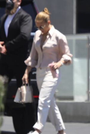Jennifer Lopez - Pictured at the KTLA 5 Studios in Los Angeles