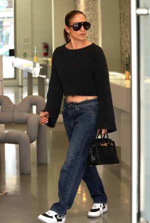 Jennifer Lopez - Pictured at Westfield Mall in Beverly Hills
