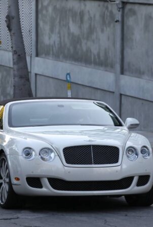 Jennifer Lopez - Riding her Bentley for the first time in Los Angeles