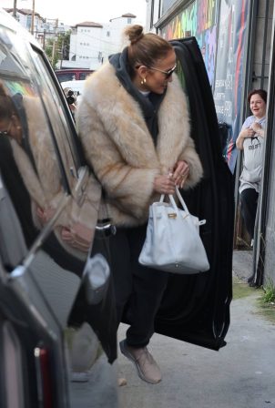 Jennifer Lopez - Seen as she heads to the dance studio
