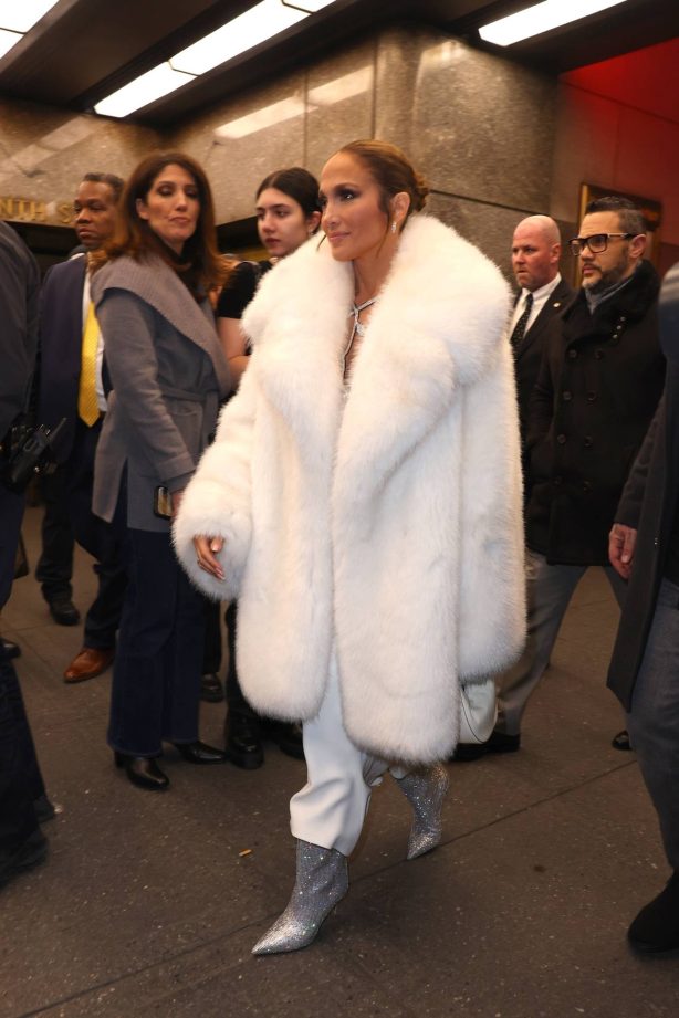 Jennifer Lopez - Seen at the SNL after party Mermaid Oyster Bar in New York