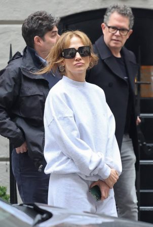 Jennifer Lopez - Seen on a house-hunts in New York