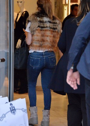Jennifer Lopez - Seen Shopping At Prada Milano