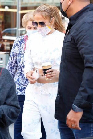 Jennifer Lopez - Seen while takes her mom to a doctor's appointment in Beverly Hills