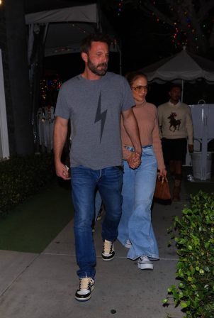 Jennifer Lopez - Seen with Ben Affleck enjoying dinner at The Ivy