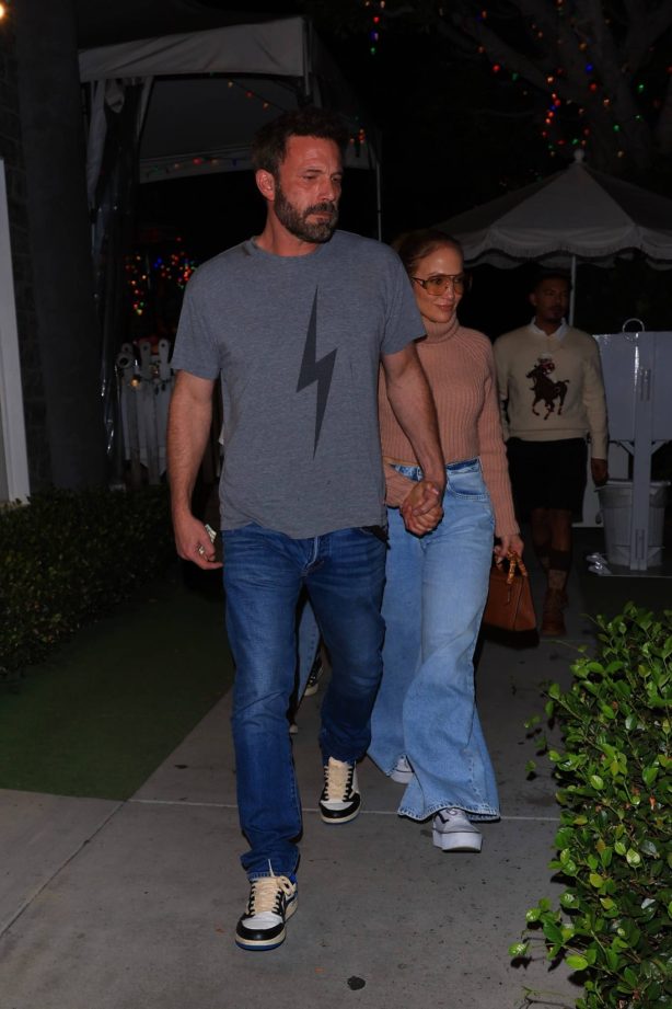 Jennifer Lopez - Seen with Ben Affleck enjoying dinner at The Ivy