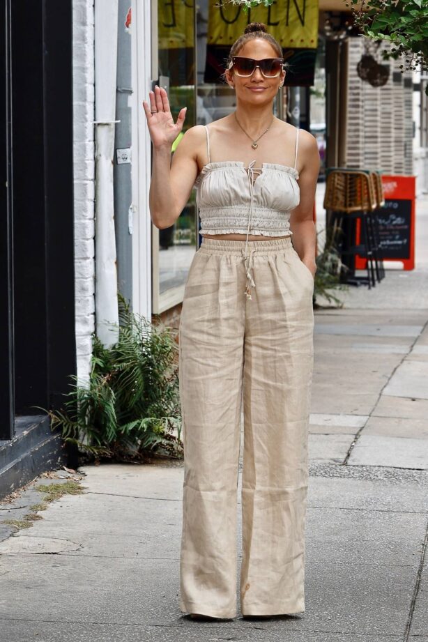 Jennifer Lopez - Shopping in downtown Savannah