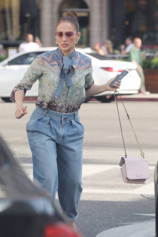 Jennifer Lopez - Shopping on Rodeo Drive at Brunello Cucinelli in Beverly Hills