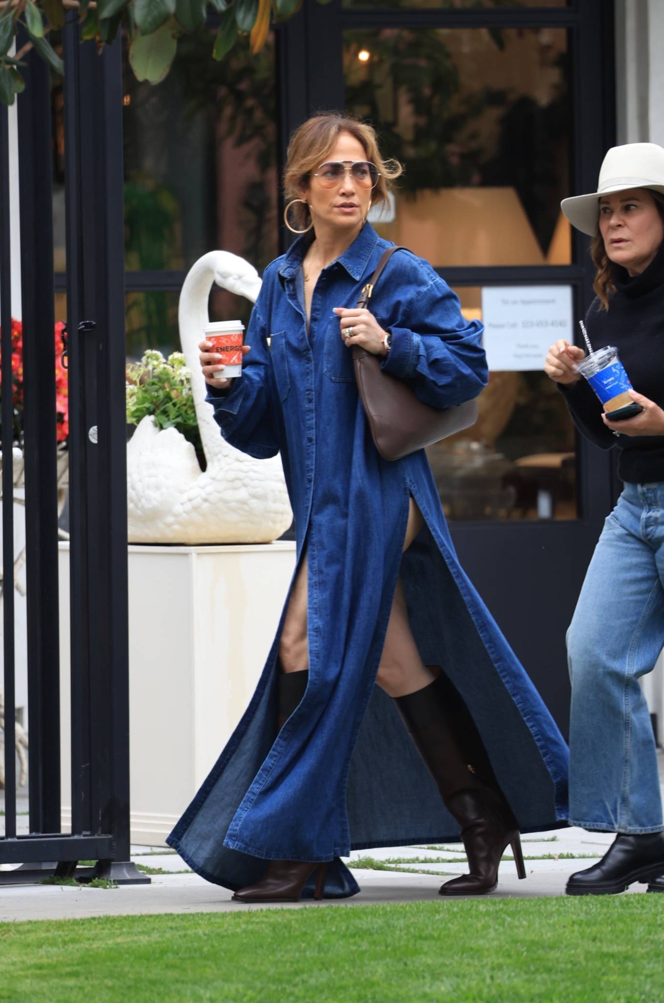 Jennifer Lopez - Shopping spree West Hollywood