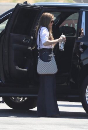 Jennifer Lopez - Spotted at Van Nuys airport