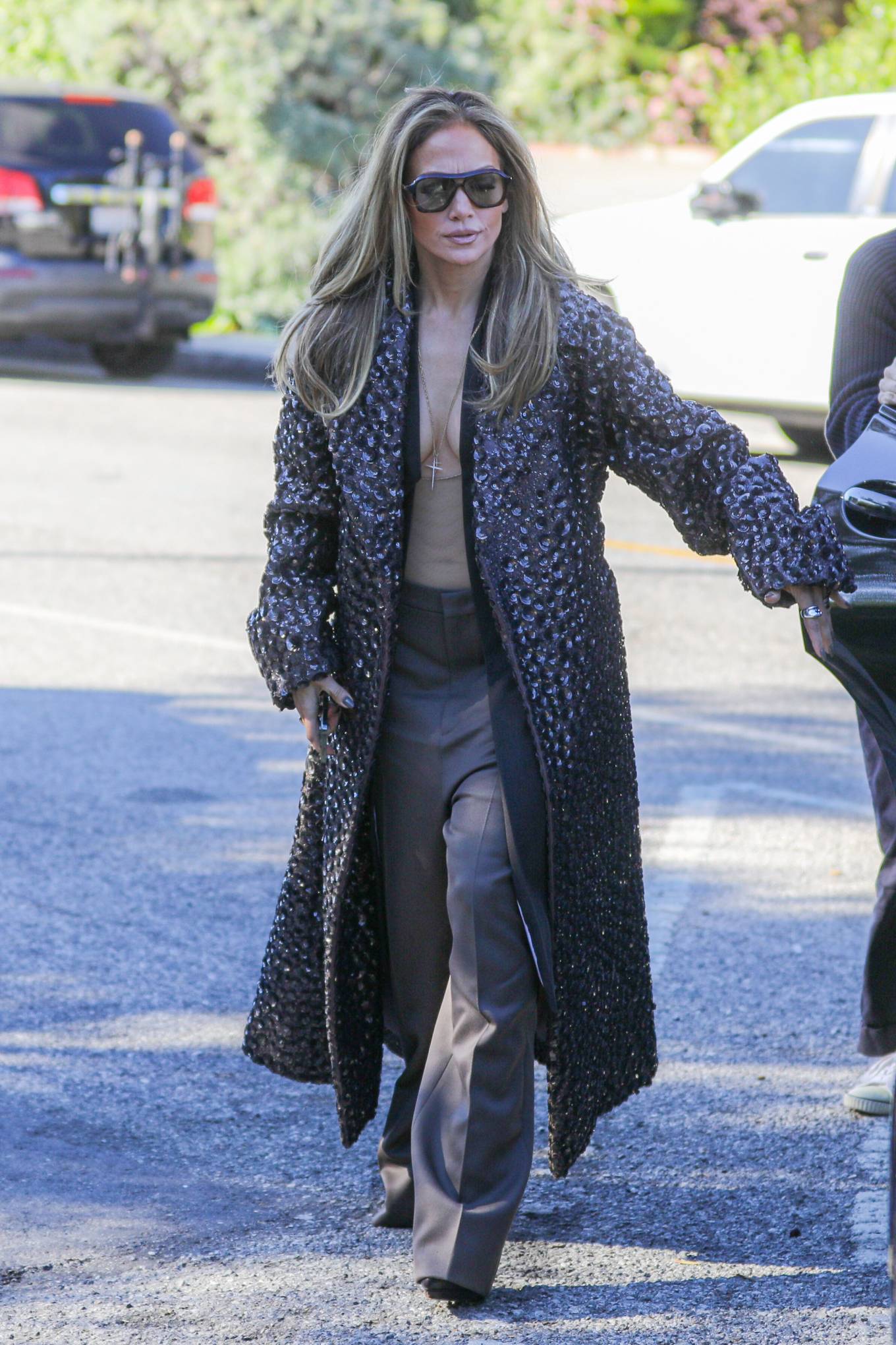 Jennifer Lopez 2023 : Jennifer Lopez – Steps out in Beverly Hills-13