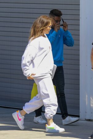 Jennifer Lopez - Steps out in Los Angeles