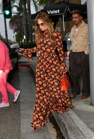 Jennifer Lopez - Was Spotted Out For Mother's Day In Beverly Hills