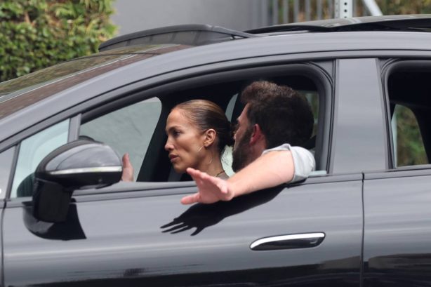 Jennifer Lopez - With Ben Affleck are spotted while out in Los Angeles