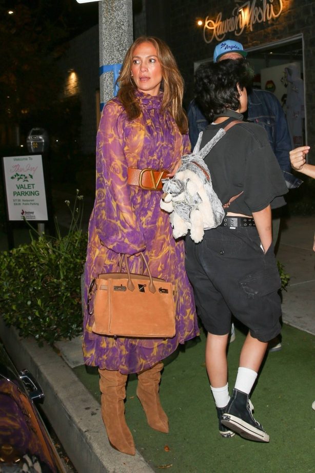 Jennifer Lopez - With Ben Affleck enjoy a family dinner at The Ivy