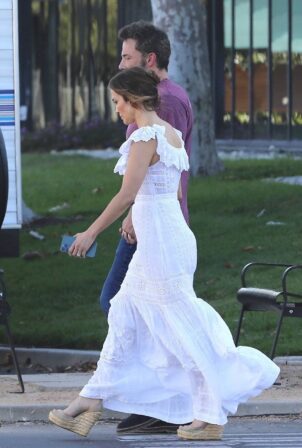 Jennifer Lopez - With Ben Affleck on the set of his untitled 'Nike' project in Los Angeles