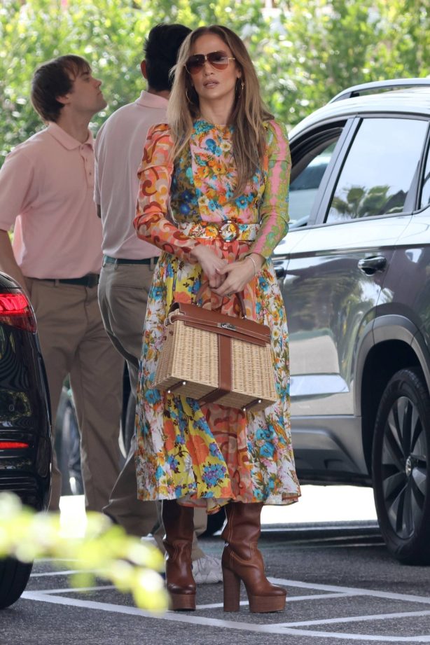 Jennifer Lopez - With Ben Affleck out for lunch in Beverly Hills