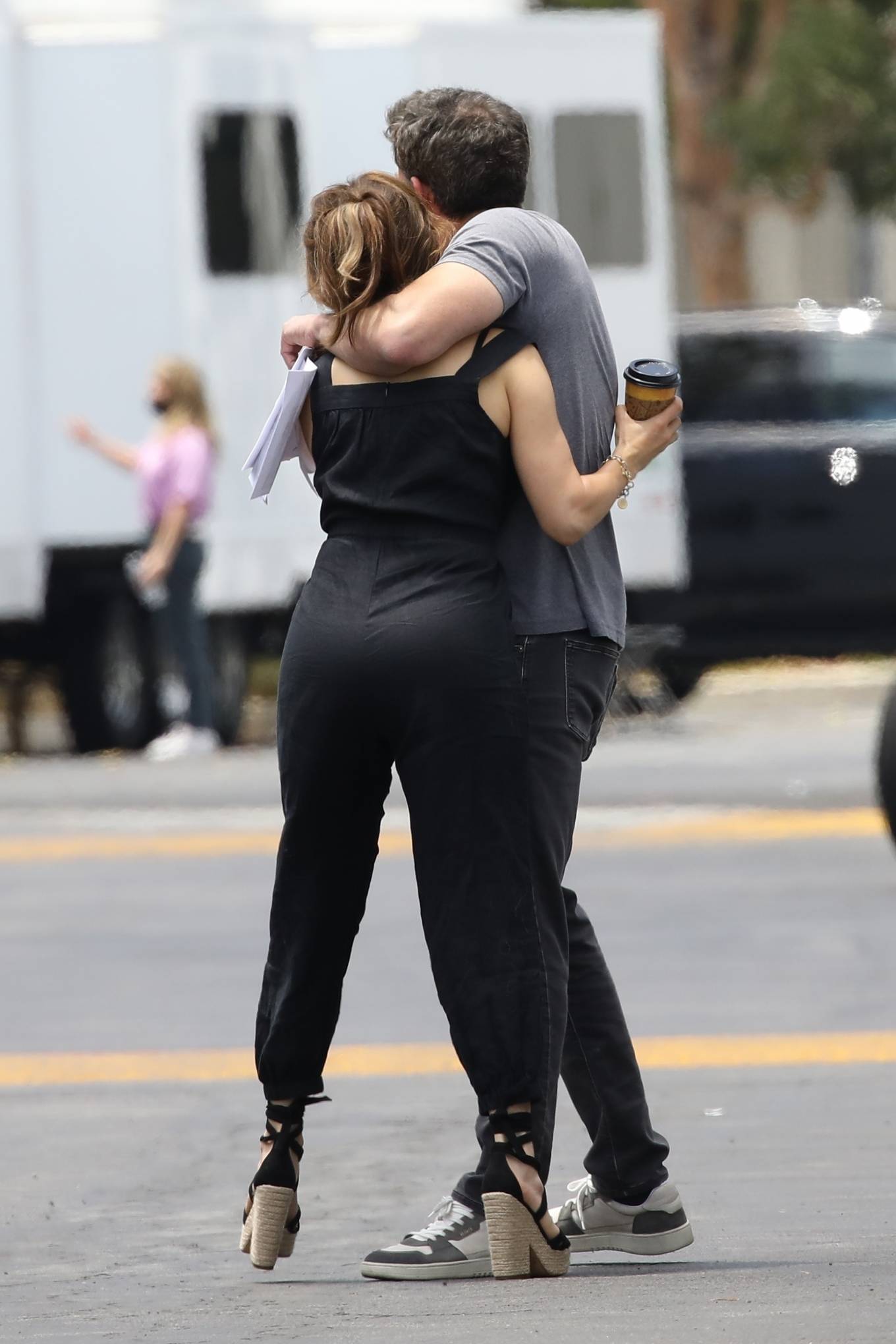Jennifer Lopez 2022 : Jennifer Lopez – With fiance Ben Affleck at the set of a new project in Santa Monica-09