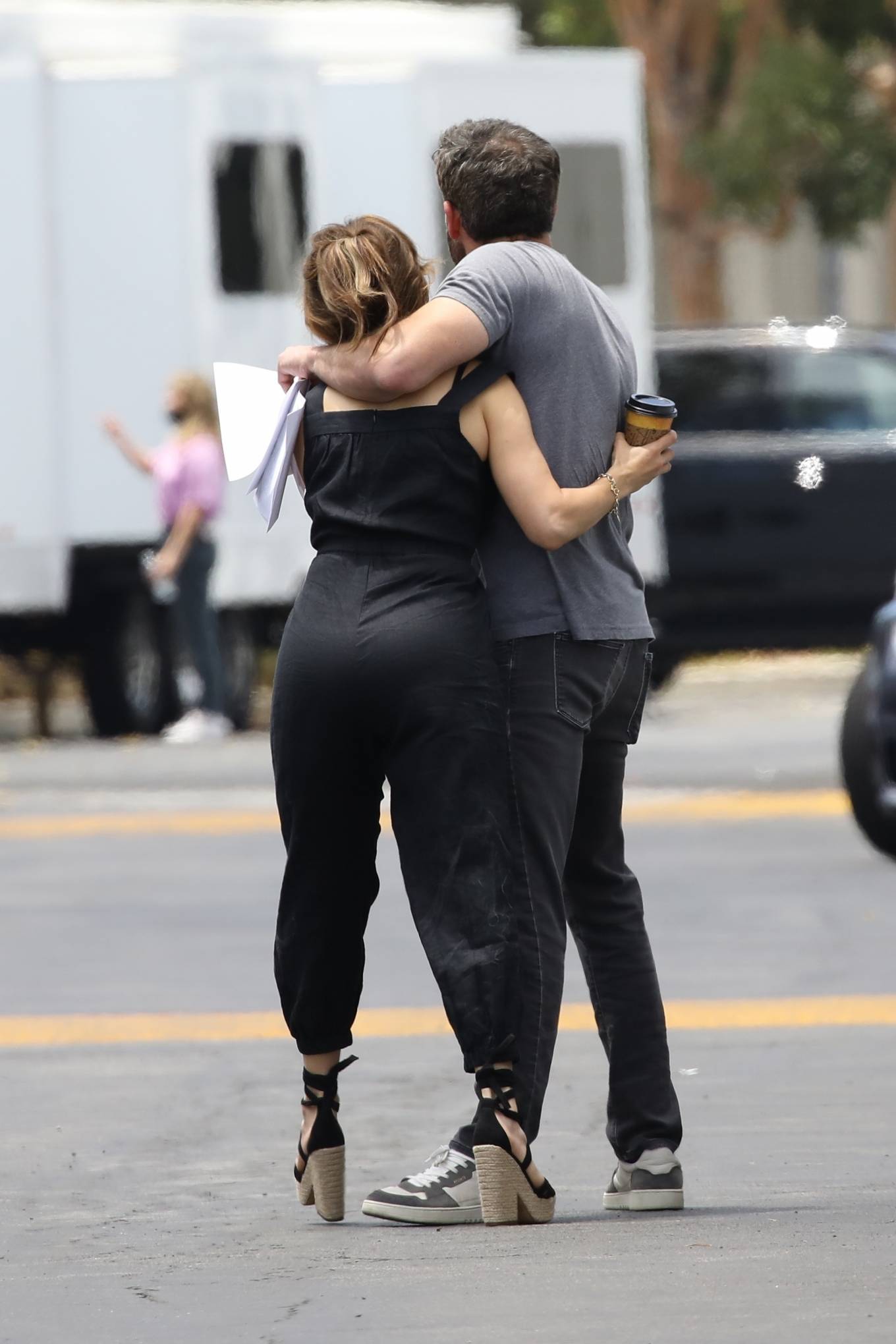 Jennifer Lopez 2022 : Jennifer Lopez – With fiance Ben Affleck at the set of a new project in Santa Monica-20