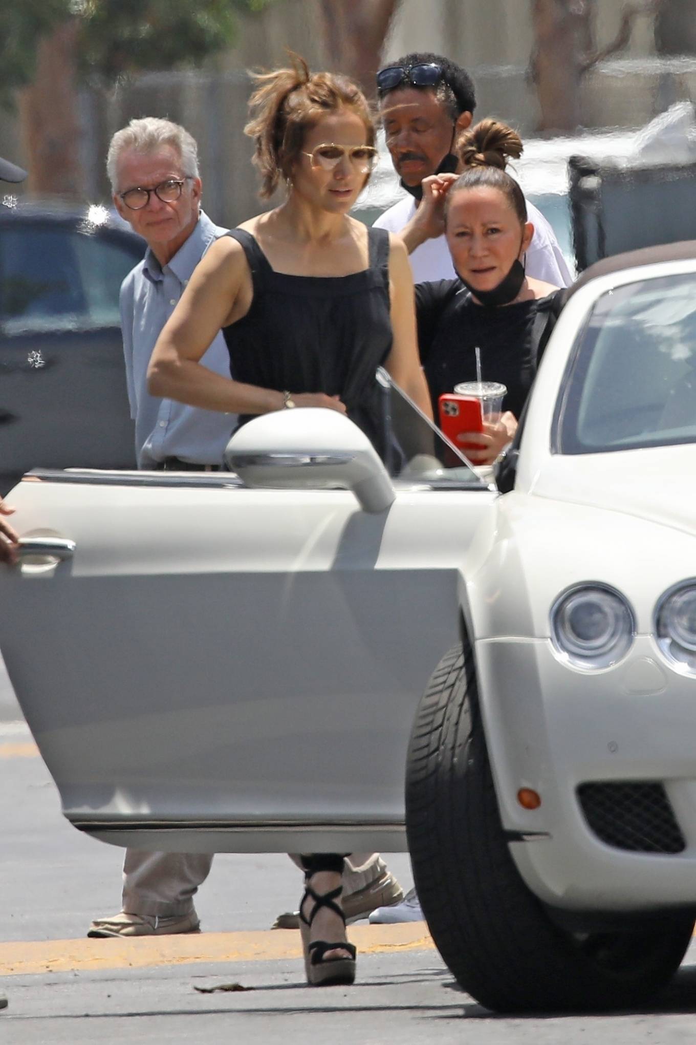 Jennifer Lopez 2022 : Jennifer Lopez – With fiance Ben Affleck at the set of a new project in Santa Monica-25
