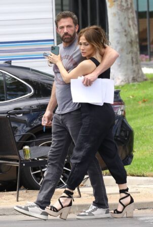 Jennifer Lopez - With fiance Ben Affleck at the set of a new project in Santa Monica