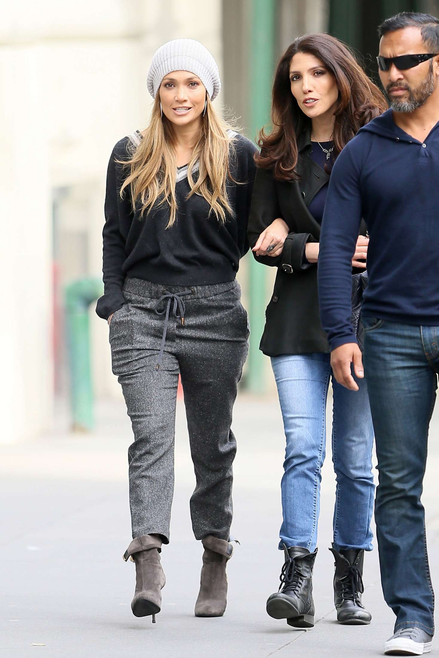 Jennifer Lopez with sister Lynda out in New York City -07 – GotCeleb1470 x 2205