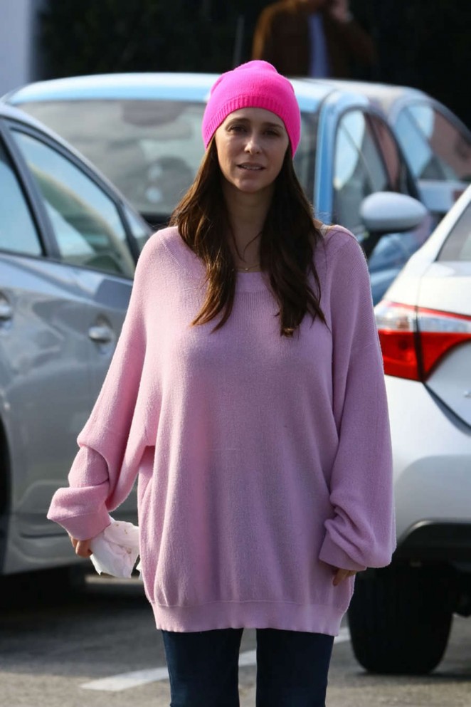 Jennifer Love Hewitt in Pink Sweater Leaving The Market in Malibu
