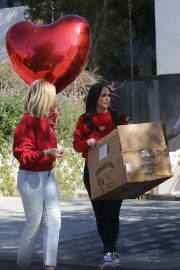 Jennifer Love Hewitt preparing for a Valentine's Day party in Santa Monica