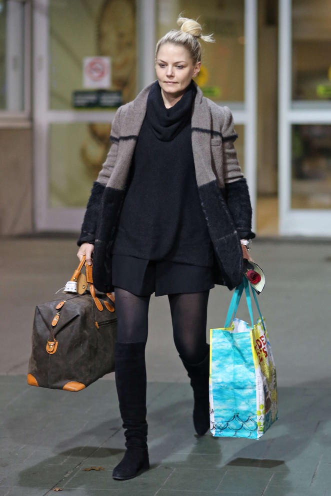 Jennifer Morrison - Arriving in Vancouver