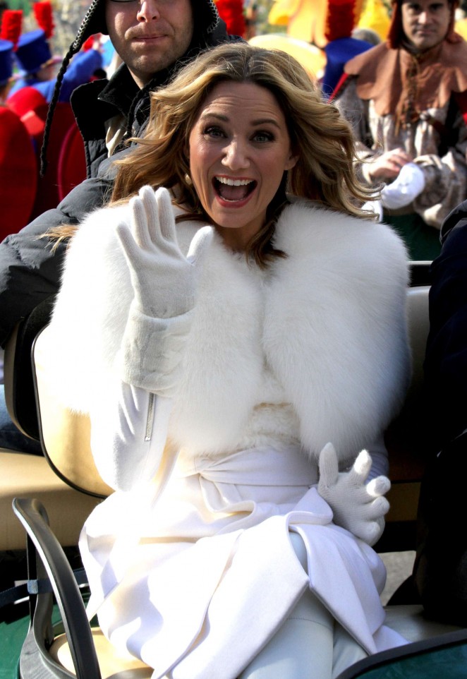 Jennifer Nettles - 2015 Macy's Thanksgiving Day Parade in NYC