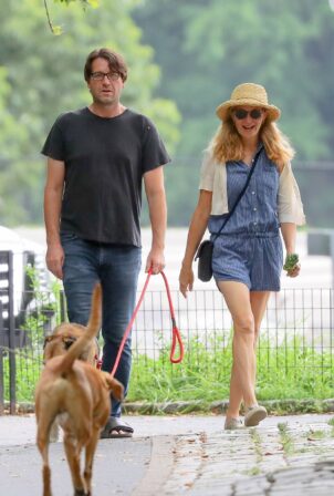 Jennifer Westfeldt - Spotted with a mystery guy in Central Park in New York