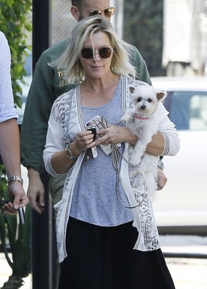 JennJennie Garth out in Beverly Hills