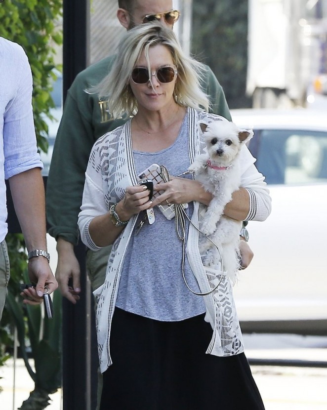 JennJennie Garth out in Beverly Hills