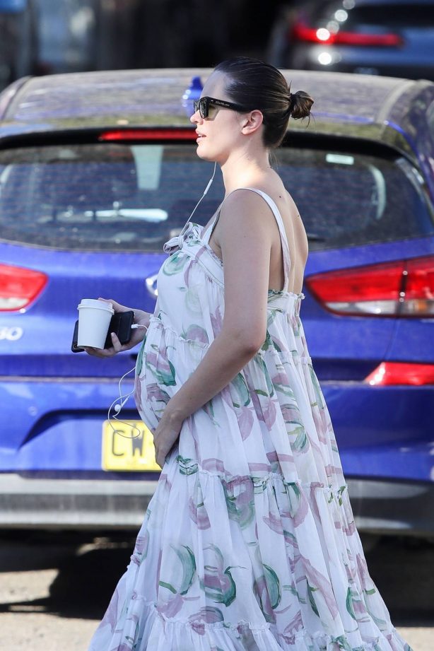 Jesinta Franklin - Shows off her growing baby bump in her neighborhood in Sydney