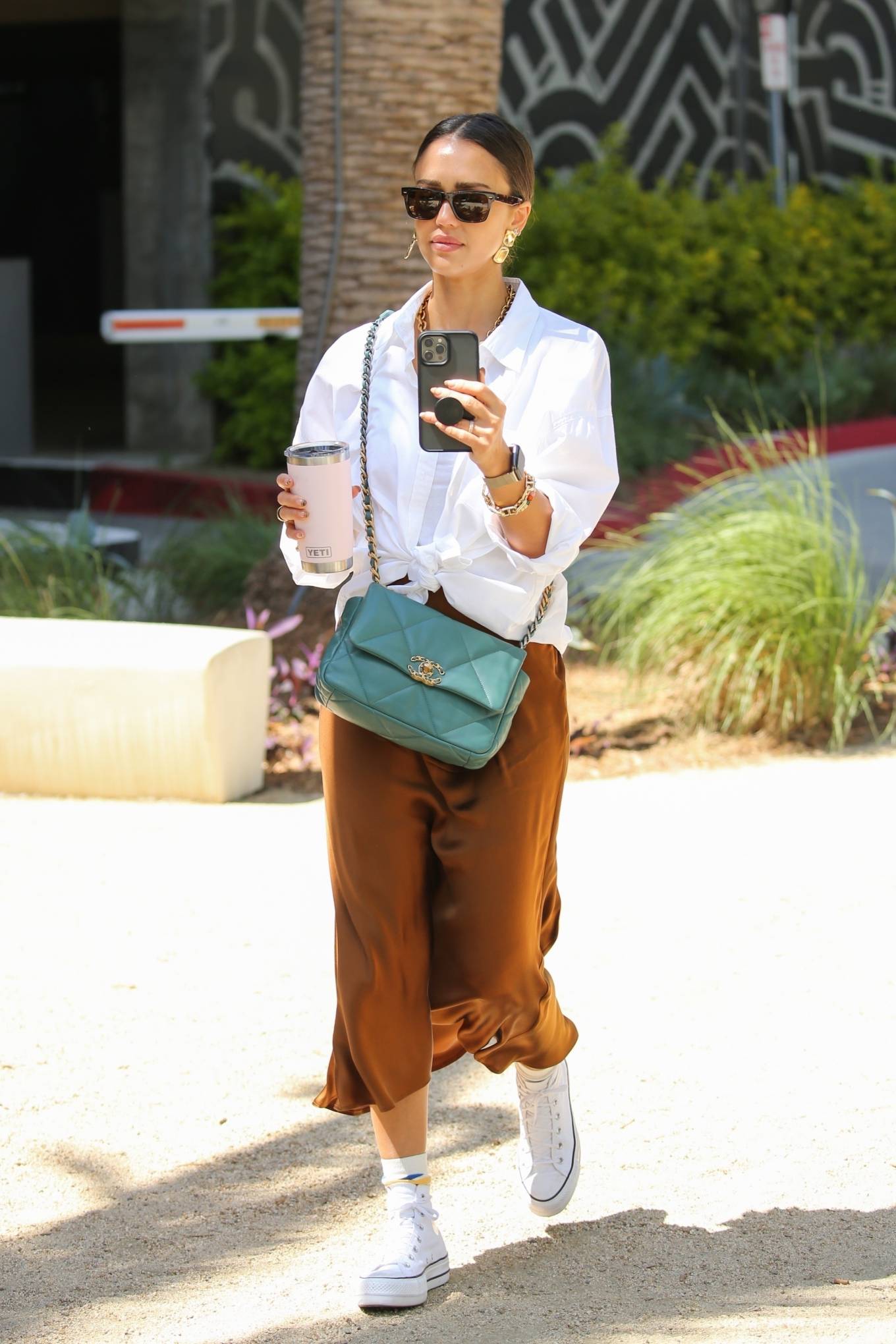 Jessica Alba - Arrives at her $1.4 billion dollar business in Los ...