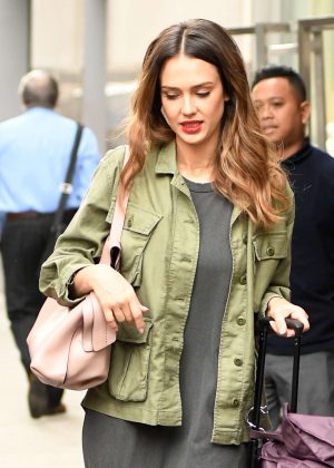 Jessica Alba Arriving at her hotel in New York