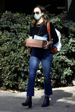 Jessica Alba - Arriving at The Honest Company in Los Angeles
