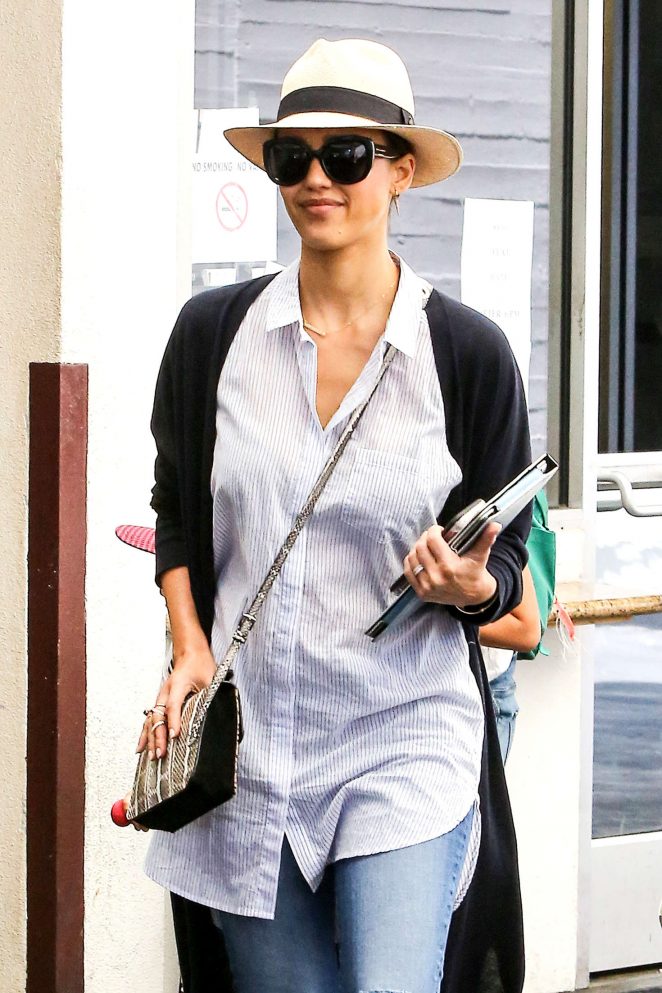 Jessica Alba at M Cafe in Beverly Hills