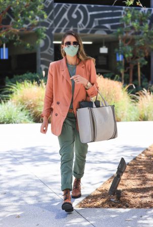 Jessica Alba - Heads to her office in Los Angeles