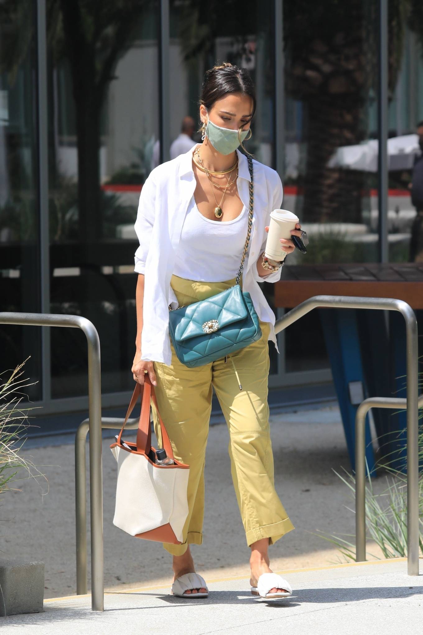 Jessica Alba - Heads to the Honest Headquarters in Los Angeles-07 ...