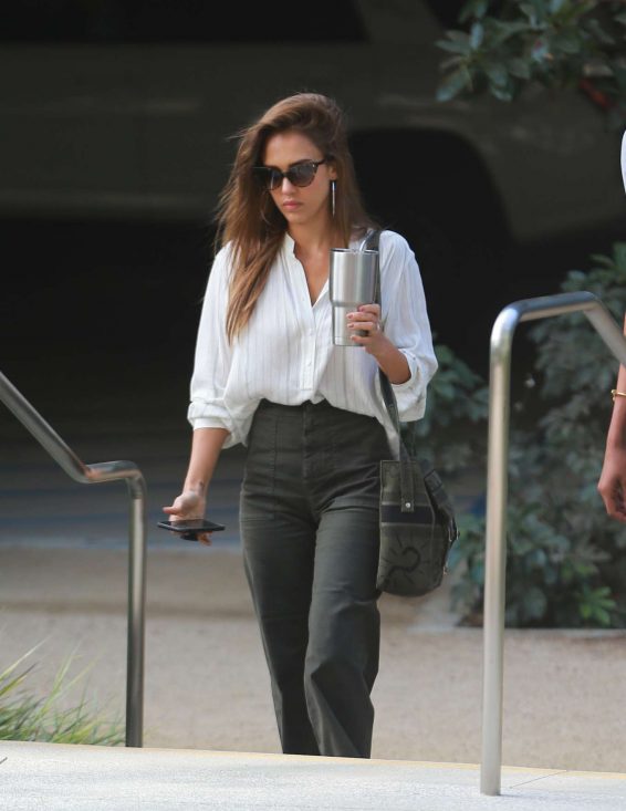 Jessica Alba - Heads to the office in Los Angeles