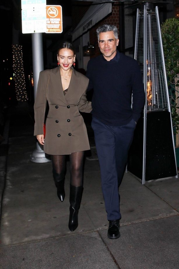 Jessica Alba - Leaves after a romantic dinner at Mr Chow in Beverlys Hills
