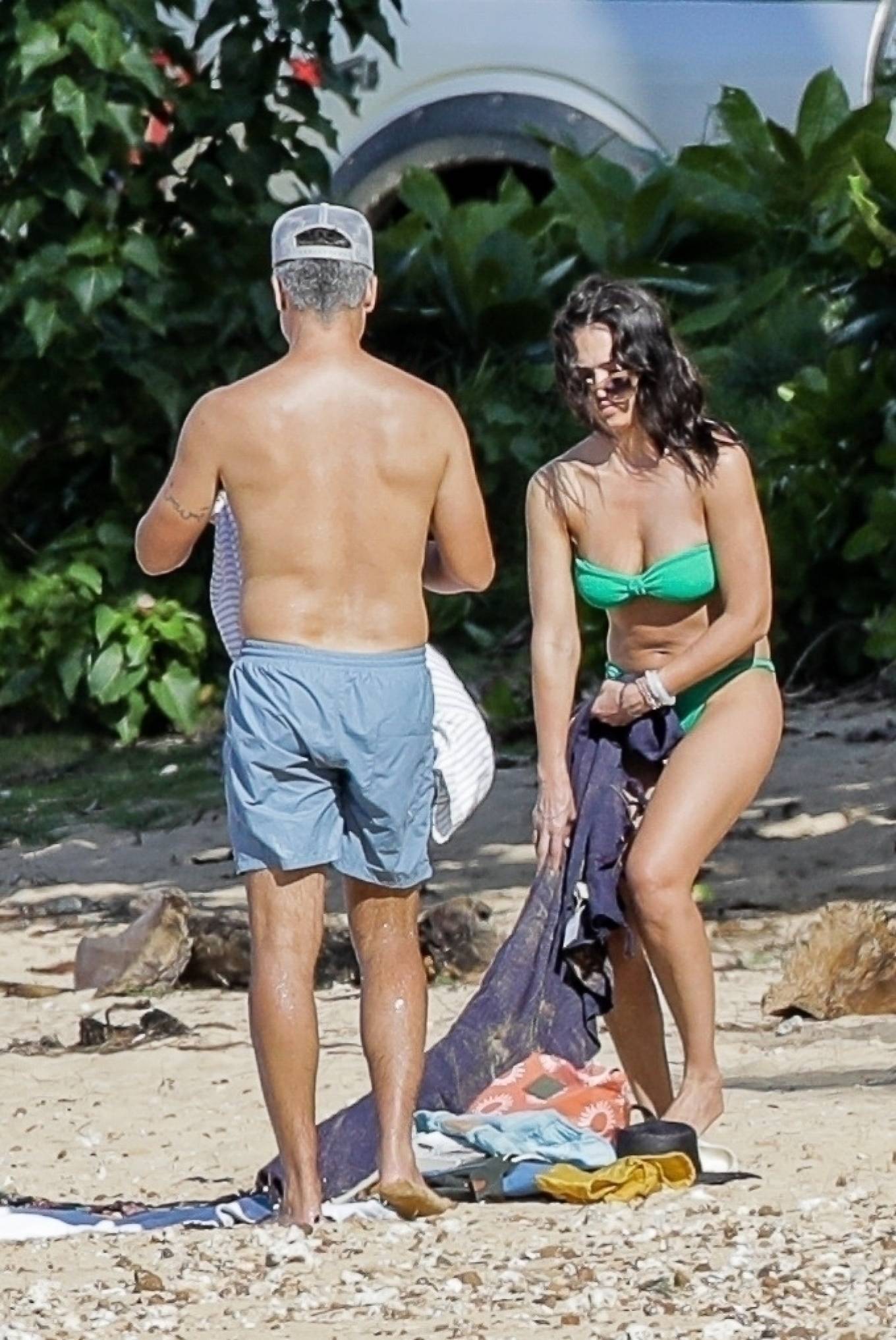 Jessica Alba - On the beach in Hawaii