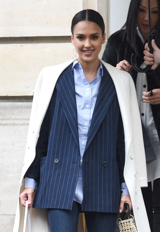 Jessica Alba - Out and about in Paris