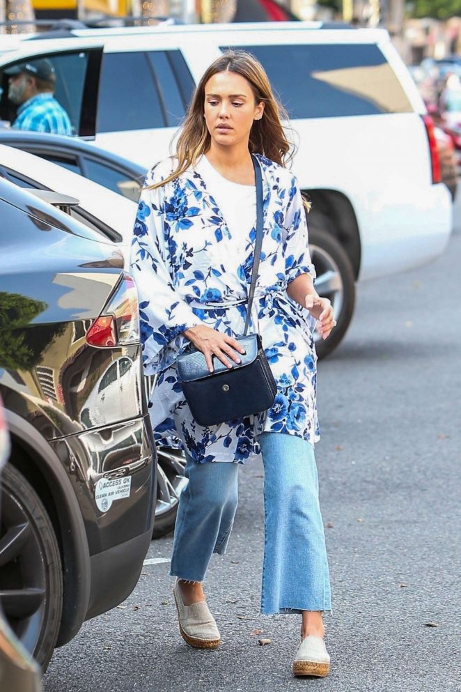 Jessica Alba - Out for lunch in Beverly Hills