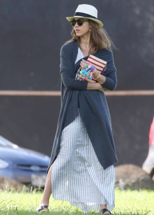 Jessica Alba out in Hawaii