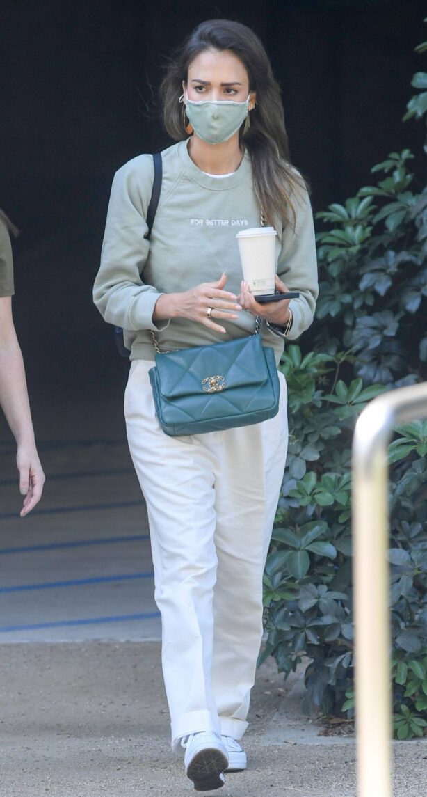 Jessica Alba - Seen at The Honest Company HQ in Brentwood