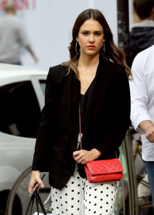 Jessica Alba - Shopping at Robert Clergery and Roger Gallet in Paris
