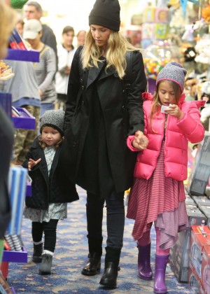 Jessica Alba - Shopping with her daughters in LA